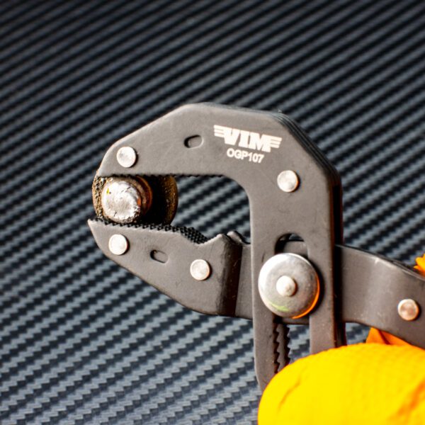 Special self adjusting automatic jaws allow you to grip any shape with ease (round, hex, flat, square, etc).